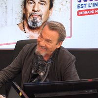 Florent Pagny, les traitements n’ont pas eu que des mauvais côtés... Une particularité de son visage a changé et il en est très content !