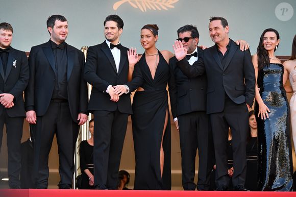 Leur amour est né sur le tournage de "L'amour ouf"

Anthony Bajon, Karim Leklou, François Civil, Adèle Exarchopoulos, Alain Attal, Gilles Lellouche, Élodie Bouchez - Montée des marches du film « L’amour ouf » lors du 77ème Festival International du Film de Cannes, au Palais des Festivals à Cannes. Le 23 mai 2024
© Bruno Bebert / Bestimage