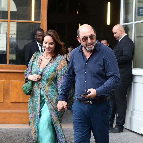 Kad Merad préfère la province à Paris

Julia Vignali et son mari Kad Merad - Mariage de Claude Lelouch à la mairie du 18ème à Paris. © Agence / Bestimage