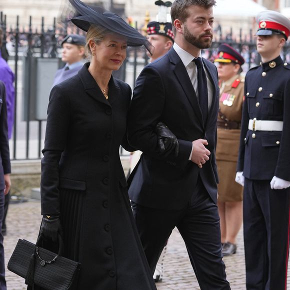 Mais désormais, Lady Helen Taylor a révélé que le duc de Kent "ralentissait" son planning car sa santé commencerait à faiblir. 

Cassius Taylor et Lady Helen Taylor lors du service d'action de grâce en hommage au prince Philip, duc d’Edimbourg, à l'abbaye de Westminster à Londres, Royaume Uni, le 29 mars 2022. Le prince Philip, duc d’Edimbourg, est décédé le 9 avril 2021. © Julien Burton/Bestimage