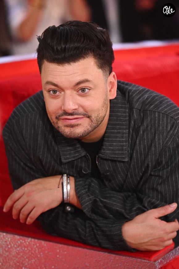 Exclusif - Kev Adams lors de l'enregistrement de l'émission Vivement dimanche au studio Rive gauche, présentée par M.Drucker et diffusée le 4 octobre sur France 3, à Paris, France, le 30 septembre 2026. © Guillaume Gaffiot/Bestimage # No Web pour la Belgique et la Suisse | 00772547