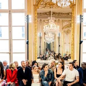 Loin... très loin du clan qu'il a pourtant tant aimé... 

Kris Jenner, Corey Gamble, Kim Kardashian, Anna Wintour, David Beckham, Nicola Peltz, Brooklyn Bekcham, Cruz Beckham assistent au défilé de mode Victoria Beckham lors du défilé des collections printemps-été 2024 à la Semaine de la mode de Paris, à Paris, France, le 29 septembre 2023. Photo par Splash News/ABACAPRESS.COM