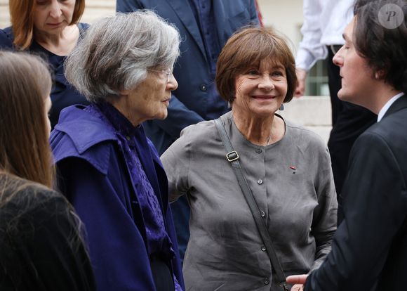 Exclusif - Elisabeth Gagarine et sa soeur  Macha Meril aux obsèques de leur soeur la princesse Hélène Gagarine en la cathédrale Saint-Alexandre-Nevsky, à Paris, France, le 20 août 2025. © Denis Guignebourg/Bestimage
