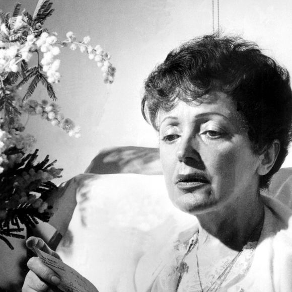 “À sa mort en 1963, elle a fait de notre frère aîné Théo Sarapo, son légataire universel”, indique la sœur de Théo Sarapo au Figaro

Edith Piaf à l'hôpital Ambroise de Paris, photo d'archives.