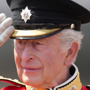 Le roi Charles III d'Angleterre - Les membres de la famille royale britannique au balcon de Buckingham Palace lors de la cérémonie Trooping the Colour à Londres, le 14 juin 2025.
© Jams Whatling / Bestimage