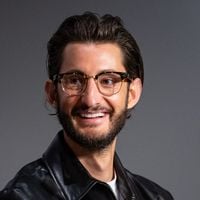 Pierre Niney : cette vie au vert qu’il cultive avec sa femme et leurs filles, entre escapades dans les bois et moments complices