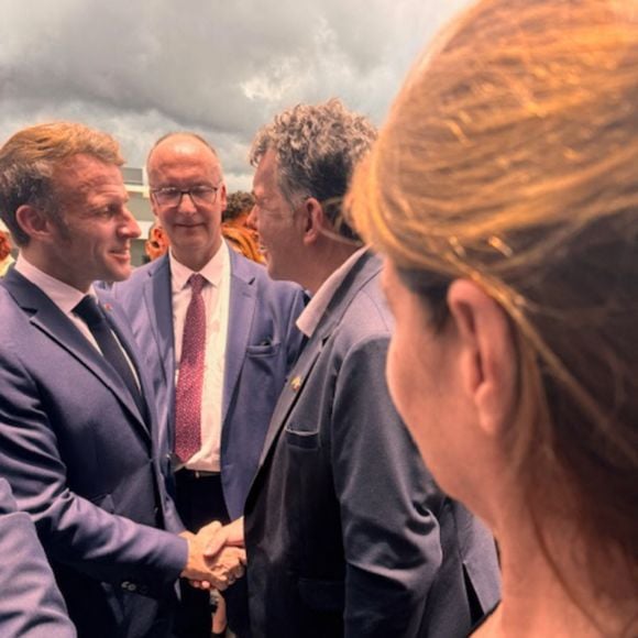 Exclusif - Stéphane Plaza, en voyage d'affaire pour trouver de nouveaux franchisés à Île Maurice, a reçu une invitation du président Emmanuel Macron à l'occasion de l'inauguration du nouveau site de l'Ambassade de France à Maurice à l'immeuble "The Workplace", Moka-Telfair, le vendredi 21 novembre 2025. © Bestimage