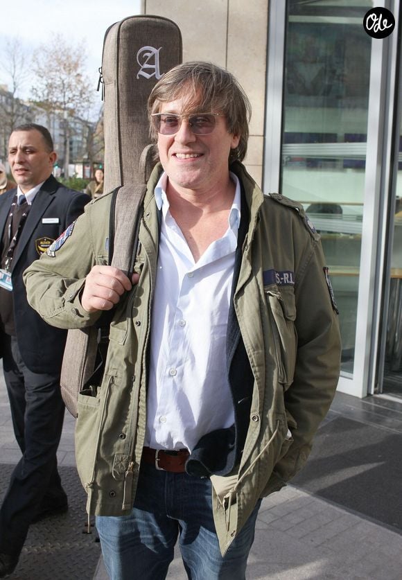 "Je salue l'effort de tout le monde, de tous les gens qui ont contribué à créer ce lieu magnifique. Et je suis tellement fier de l'inaugurer, c'est incroyable."

Exclusif - Thomas Dutronc à la sortie des studios de RTL à Neuilly-sur-Seine, le 10 décembre 2025. 
© PsnewZ / Bestimage