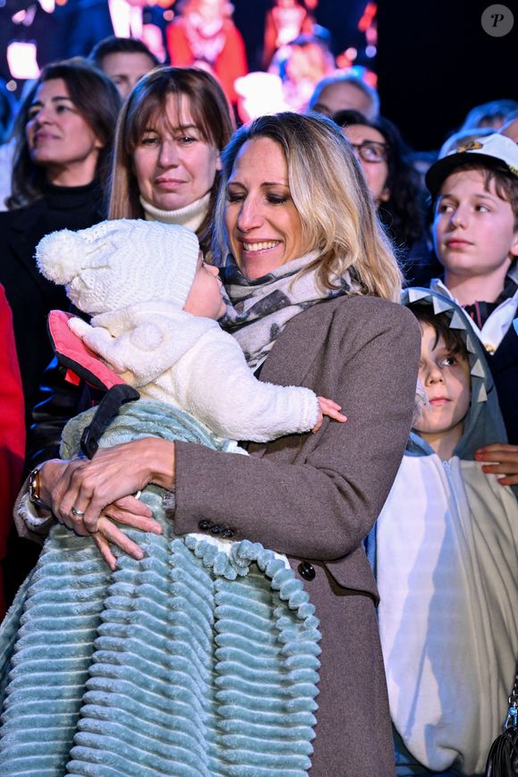 La navigatrice, mère de 5 enfants, s’est confiée à Ici Paris

Maud Fontenoy, la navigatrice et son 5eme enfant, sa fille Eléa, durant la soirée d'ouverture de la 140eme édition du Carnaval de Nice "Roi des Oceans" à Nice, le 15 février 2025. Le Carnaval se déroule du 12 février au 2 mars 2025. © Bruno Bebert/Bestimage