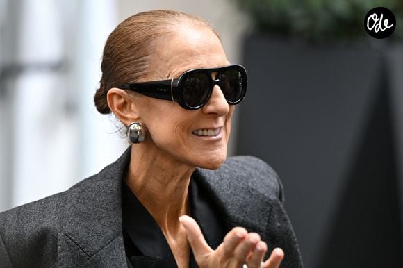 Elle doit enregistrer la chanson pour son prochain album.

Céline Dion acclamée par ses fans à la sortie de l’hôtel Royal Monceau à Paris, avant de se rendre à la Plenitude Arena de Paris La Défense, pour sa deuxième date de concert, le 16 septembre 2026. © Lionel Urman/Bestimage