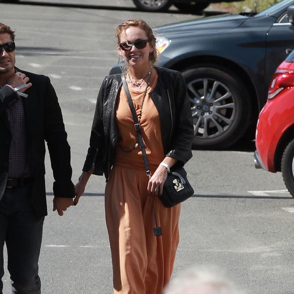 Bixente Lizarazu et Claire Keim - Mariage religieux de Pascal Obispo et Julie Hantson en l'église Notre-Dame-des-Flots au Cap-Ferret le 19 septembre 2015 Patrick Bernard/ Fabien Cottereau / Thibaud Moritz / Bestimage