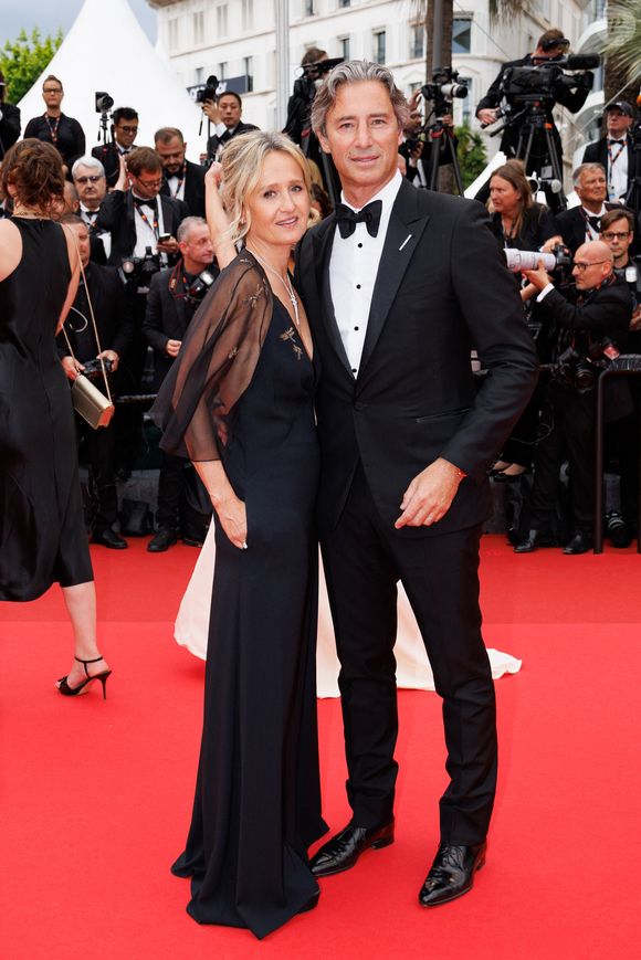 La journaliste et le directeur général de Facebook étaient là pour la montée des marches du film Eddington

Caroline Roux et son mari Laurent Solly - Montée des marches du film « Eddington » lors du 78ème Festival International du Film de Cannes, au Palais des Festivals à Cannes. Le 16 mai 2025
© Jacovides-Moreau / Bestimage