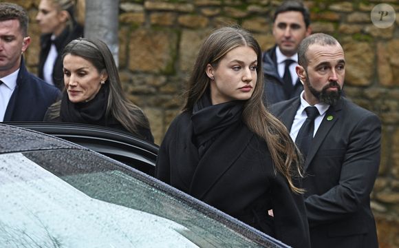 La reine Letizia d'Espagne et sa fille, la princesse Leonor, quittent la cathédrale orthodoxe grecque de Saint-André et Saint-Démétrius où a eu lieu un service commémoratif pour Son Altesse Royale la princesse Irène de Grèce, le 17 janvier 2026, à Madrid (Espagne). © Francisco Guerra/Europa Press/Bestimage