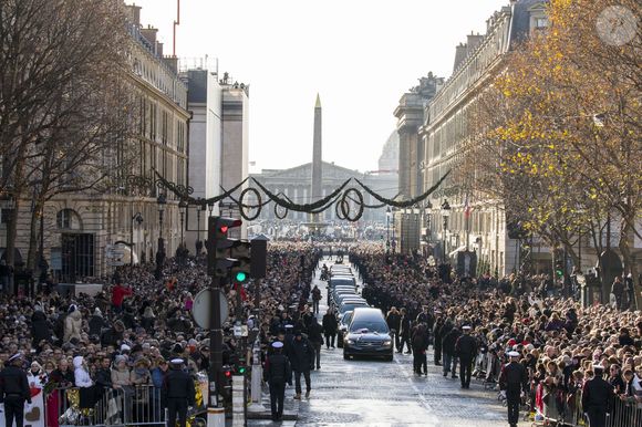 La mort du Taulier avait suscité une émotion nationale en France et de nombreux hommages lui avaient été rendus notamment une descente en musique par le cortège funéraire des Champs-Élysées devant près d'un million de personnes. 
Illustration - Arrivées des personnalités en l'église de La Madeleine pour les obsèques de Johnny Hallyday à Paris. Le 9 décembre 2017