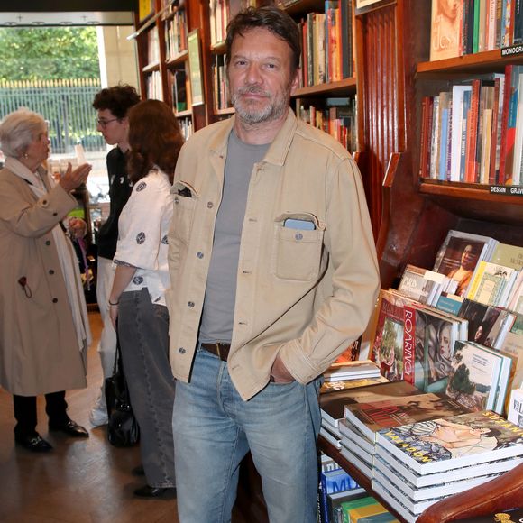 Samuel Le Bihan - Guillaume Gallienne dédicace son livre "Le buveur de brume" à la Galerie Galignani à Paris, France, le 13 Mai 2025. © Bertrand Rindoff / Bestimage