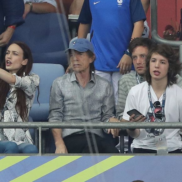 parmi ses 8 enfants !

Mick Jagger avec ses enfants Lucas, James et Elizabeth- People au match de la finale de l'Euro 2016 Portugal-France au Stade de France à Saint-Denis le 10 juillet 2016. © Cyril Moreau / Bestimage