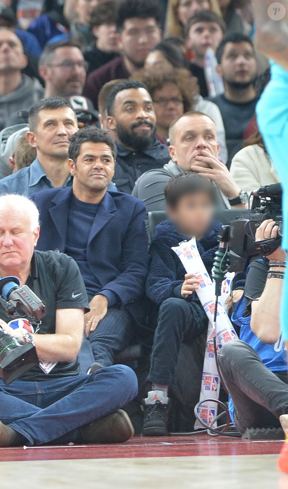 Jamel Debbouze et son fils Leon au match de Paris NBA 2020 entre les Bucks de Milwaukee et les Charlotte Hornet à l’AccorHotels Arena à Paris le 24 janvier 2020.


© Veeren / Bestimage