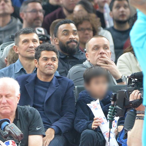 Jamel Debbouze et son fils Leon au match de Paris NBA 2020 entre les Bucks de Milwaukee et les Charlotte Hornet à l’AccorHotels Arena à Paris le 24 janvier 2020.


© Veeren / Bestimage