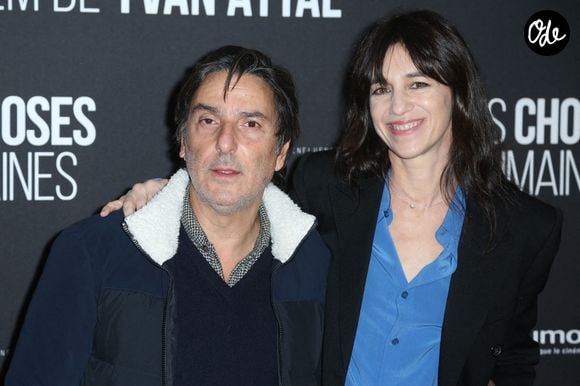 Yvan Attal et Charlotte Gainsbourg lors de la première du film « Les Choses humaines » à l'UGC Normandie à Paris, en France, le 23 novembre 2021. Photo de Jérôme Domine/ABACAPRESS.COM