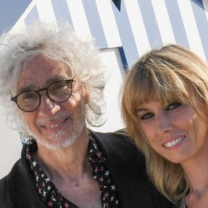 Après ce formidable spectacle, Louis Bertignac et sa femme ont ensuite pu contempler les étoiles filantes.


Louis Bertignac et Laetitia Brichet lors du photocall du jury du 35ème festival de Cabourg le 10 juin 2021.

© Coadic Guirec / Bestimage