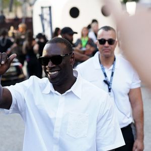 Son premier projet au Sénégal comprendra 50 lots de 1000 m² chacun, avec des villas haut de gamme intégrées à l’environnement local.
Omar Sy arrive au défilé de mode Louis Vuitton Homme, Collection Printemps-Été 2026 dans le cadre de la Fashion Week de Paris le 24 juin 2025.
© Anne-Sophie guebey / Bestimage