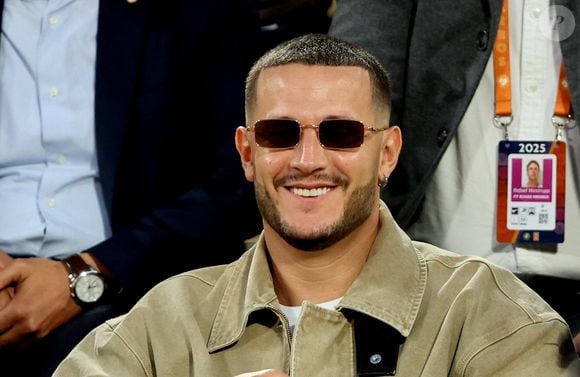 Originaire du Val‑d’Oise, DJ Snake est devenu une icône mondiale de l’électro.

DJ Snake dans les tribunes lors de la session du soir des Internationaux de France de Tennis de Roland Garros 2025, à Paris, France, le 4 juin 2025. © Jacovides-Moreau/Bestimage
