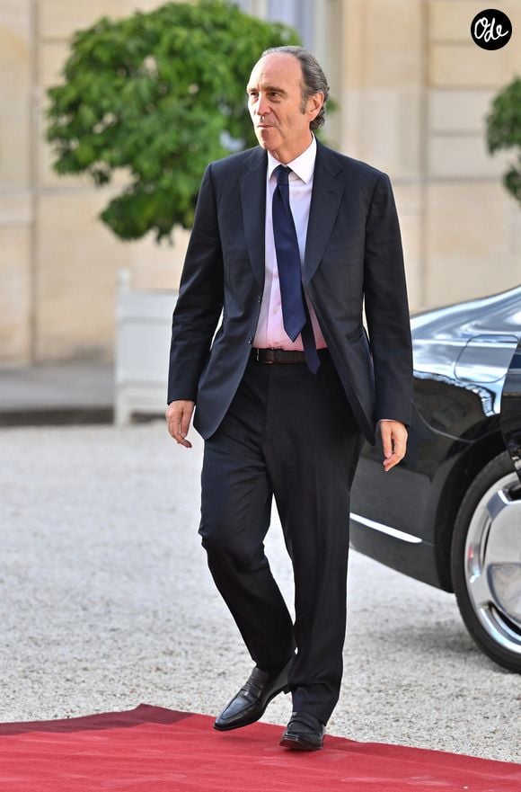 Cette opération prévoit le rachat des 16,2 % du capital détenus jusqu'ici par le groupe émirati e&, sous réserve des autorisations réglementaires. 

Xavier Niel arrivant au palais de l’Elysée pour un dîner d’état en l’honneur de la visite du roi de Thaïlande et de sa femme à Paris le 29 juin 2026.

© Christian Liewig / Bestimage