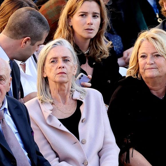 Louis Edouard Carrère, Nathalie Carrère et Marina Carrère d'Encausse lors de l'hommage à Hélène Carrère d’Encausse aux Invalides à Paris le 3 octobre 2023.

© Dominique Jacovides / Bestimage