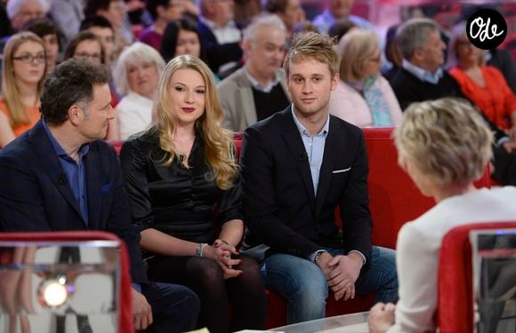Bien que séparés depuis 2012, les deux anciens conjoints ont toujours mis un point d'honneur à s'entendre parfaitement pour le bien de leurs deux enfants : Nicolas, leur fils aîné né en juillet 1993 et Valentine, leur fille cadette, née en novembre 1995,

Pierre Sled, Valentine Sled, Nicolas Sled - Enregistrement de l'émission "Vivement Dimanche" à Paris le 1er Avril 2015. L'émission sera diffusée le 05 Avril 2015. Invité principal Sophie Davant. © COADIC GUIREC / BESTIMAGE