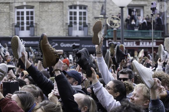 Hommage au chanteur Naâman, sur la place rebaptisée à son nom à Dieppe, le 23 février 2025.

Photo : Florian Savina / Bestimage
