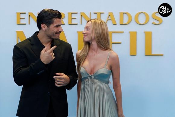 À l'affiche du film "Attirés malgré nous", la star de 26 ans partage une belle complicité avec son partenaire de jeu.

L'actrice espagnole Ester Expósito et Hugo Diego García sur le tapis rouge lors de l'avant-première de son nouveau film original Prime Video, "Enfrentados: Marfil", le mercredi 9 septembre 2026 à Madrid, en Espagne.

© Hugo Ortuno/ZUMA Press Wire