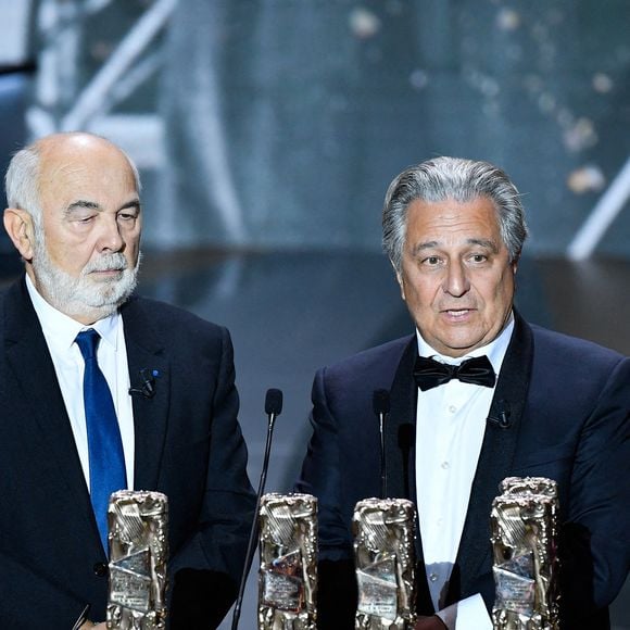 Christian Clavier, Michel Blanc, Josiane Balasko, Thierry Lhermitte, Marie-Anne Chazel, Gérard Jugnot et Bruno Moynot lors de la 46e édition de la cérémonie des César du cinéma à l'Olympia à Paris, France, le 12 mars 2021. Photo by Pierre Villard/Pool/ABACAPRESS.COM