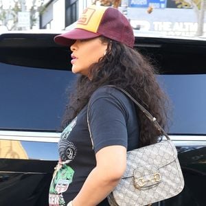 Rihanna fait du shopping chez "Kitson", à Los Angeles, le 21 mars 2022.

Photo : Backgrid USA / Bestimage