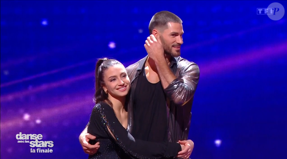 Il s'agit de Lénie, accompagnée de Jordan Mouillerac

Finale de Danse avec les stars - capture d'écran TF1