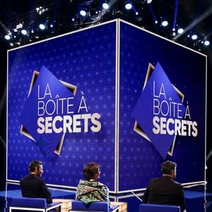 Exclusif - Laurent Gerra, Anny Duperey, Gautier Capuçon et Faustine Bollaert lors de l'enregistrement de l'émission "La Boîte à secrets", présentée par F.Bollaert et diffusée le 10 octobre 2025 sur France 3, dans les studios du Lendit à Saint-Denis, Seine Saint-Denis, France, le 22 septembre 2025. © Jack Tribeca/Bestimage