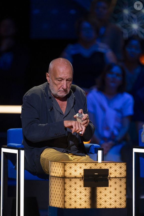 Exclusif - François Berléand lors de l'enregistrement de l'émission "La Boîte à secrets", présentée par F.Bollaert et diffusée le 26 septembre 2025 sur France 3, dans les studios du Lendit à Saint-Denis, Seine Saint-Denis, France, le 8 septembre 2025. © Pierre Perusseau/Bestimage