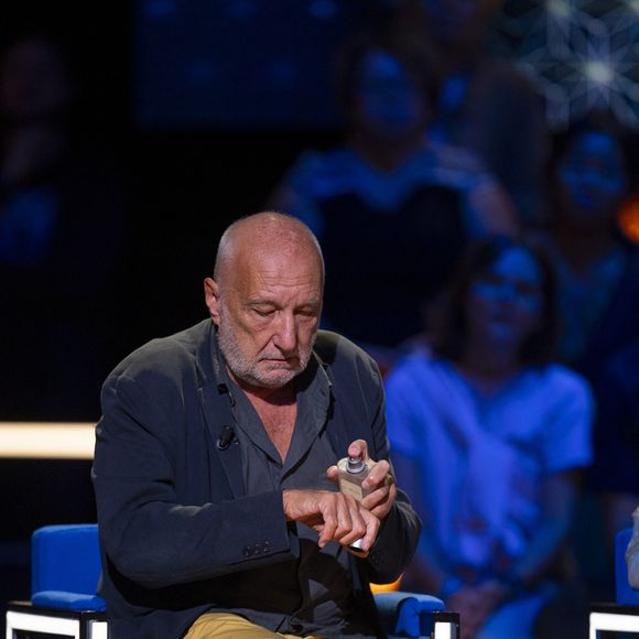 Exclusif - François Berléand lors de l'enregistrement de l'émission "La Boîte à secrets", présentée par F.Bollaert et diffusée le 26 septembre 2025 sur France 3, dans les studios du Lendit à Saint-Denis, Seine Saint-Denis, France, le 8 septembre 2025. © Pierre Perusseau/Bestimage