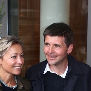 Anne-Sophie Lapix a chuté sur une piste noire au Val d’Isère, entraînant une entorse au genou et une attelle pour sa jambe droite.

Anne-Sophie Lapix, Thomas Sotto au village des internationaux de France de tennis de Roland Garros 2019 à Paris le 7 juin 2019.

© Cyril Moreau / Bestimage