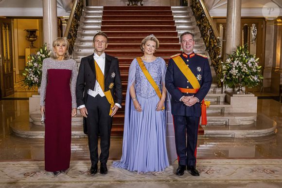 Le président français Emmanuel Macron et son épouse Brigitte Macron, le Grand-Duc Guillaume et la Grande-Duchesse Stéphanie assistent à un dîner de gala au Palais grand-ducal lors de l'abdication du Grand-Duc Henri de Luxembourg et de l'accession au trône de Son Altesse Royale le Prince héritier Guillaume, le 03 octobre 2025 à Luxembourg, Luxembourg. Photo by David NIVIERE/ABACAPRESS.COM
