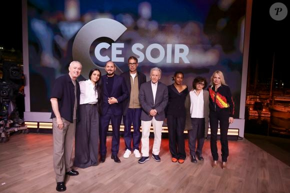 Exclusif -  Robin Campillo, Hafsia Herzi, Karim Rissouli, Dominik Moll, Costa Gavras, Camille Diao, Sepideh Farsi, Laure Adler, sur le plateau de l'émission "C ce soir" lors du 78ème Festival International du Film de Cannes, France, le 16 mai 2025. © Jack Tribeca/Bestimage