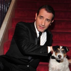 Uggie, le chien de The Artist, et Jean Dujardin, lors de l'avant-première du film à Berlin le 3 janvier 2012
Abaca