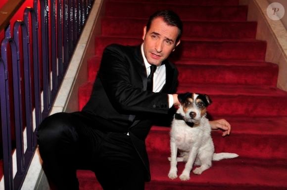 Uggie, le chien de The Artist, et Jean Dujardin, lors de l'avant-première du film à Berlin le 3 janvier 2012
Abaca