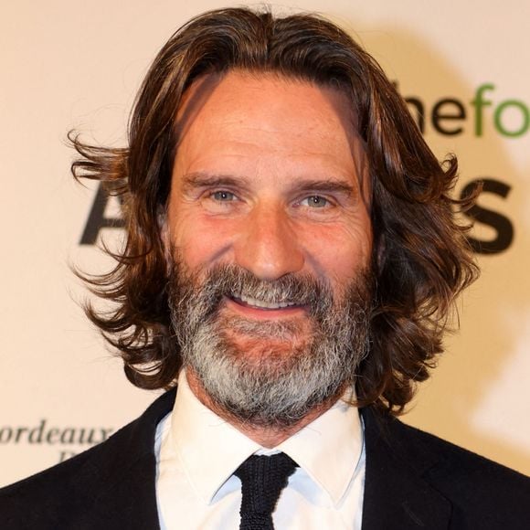 Enfin, il s'est attaqué à la génération 7, en citant une phrase de Georges Brassens : " 'Qu'on ait vingt ans, qu'on soit grand-père ! Quand on est con, on est con'".

Exclusif - Frédéric Beigbeder au Palais de la Bourse de Bordeaux, le 21 novembre 2022.

Photo : Jean-Marc Lhomer / Bestimage