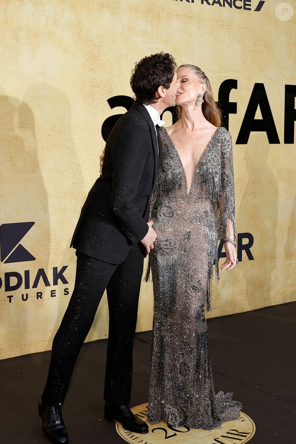 Adrien Brody et sa compagne Georgina Chapman au photocall du gala AmFar 2025 by Chopard à l'Hôtel du Cap-Eden-Roc à Antibes le 22 mai 2025.

© Moreau / Jacovides / Bestimage
