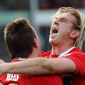 Le joueur du Pays de Galles Matthew Rees (à gauche) est félicité par Alix Popham après avoir marqué un essai lors du match RBS 6 Nations, Italie contre Pays de Galles au Stadio Flaminio à Rome, Italie, le 10 mars 2007. L'Italie a gagné 23-20. Photo by David Jones/PA-EMPICS/Cameleon/ABACAPRESS.COM