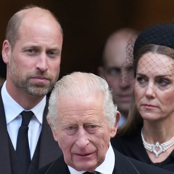 Le roi Charles III, Le prince William et Kate Middleton aux obsèques de son Altesse Royale la duchesse de Kent en la cathédrale de Westminster à Londres, le 16 septembre 2025.

Photo : Julien Burton / Bestimage