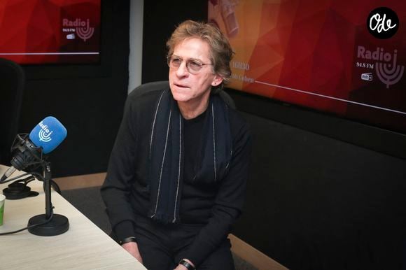 Ses proches ont adapté l’organisation de la tournée afin de préserver au maximum l’artiste.

Cyrielle-Sarah Cohen, Hubert-felix Thiefaine lors de l'enregistrement de l'émission "CS Cohen" sur Radio J à Paris. Le 14 novembre 2023
© Jack Tribeca / Bestimage