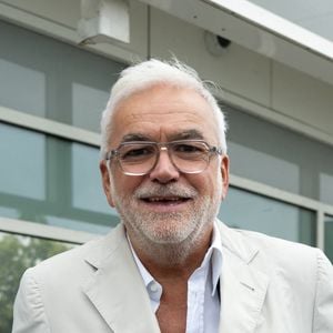 Pascal Praud à la sortie des studios de la chaîne de télévision CNews à Paris, le 2 septembre 2025.
© Jonathan Jacob / Bestimage