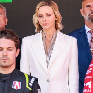 Le prince Albert II et la princesse Charlène de Monaco sur le podium lors de la remise de prix du E-Prix de Monaco du Championnat du monde FIA de Formule E 2026 sur le circuit de Monaco à Monte-Carlo, Monaco, le 17 mai 2026. Le pilote britannique Oliver Rowland remporte la deuxième course du week-end à Monaco devant le Brésilien Felipe Drugovich et le Portugais Antonio Félix Da Costa. © Claudia Albuquerque/Bestimage