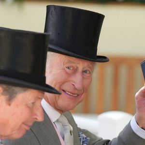Le roi Charles III d'Angleterre - Les royautés assistent à la course hippique Royal Ascot (Jour 4), le 20 juin 2025. 
© Julien Burton / Bestimage